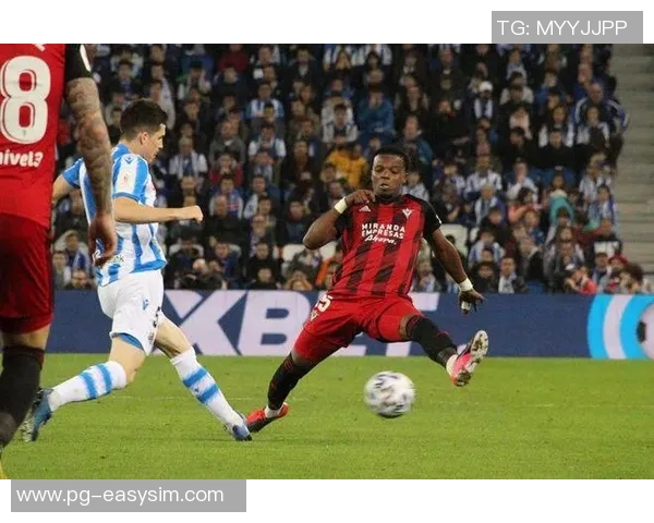 国王杯精彩对决里昂与多特蒙德战平神扑瞬间引发全场热烈反响